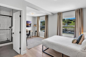 Large room. Queen Bed. Workspace. Heart of Downtown